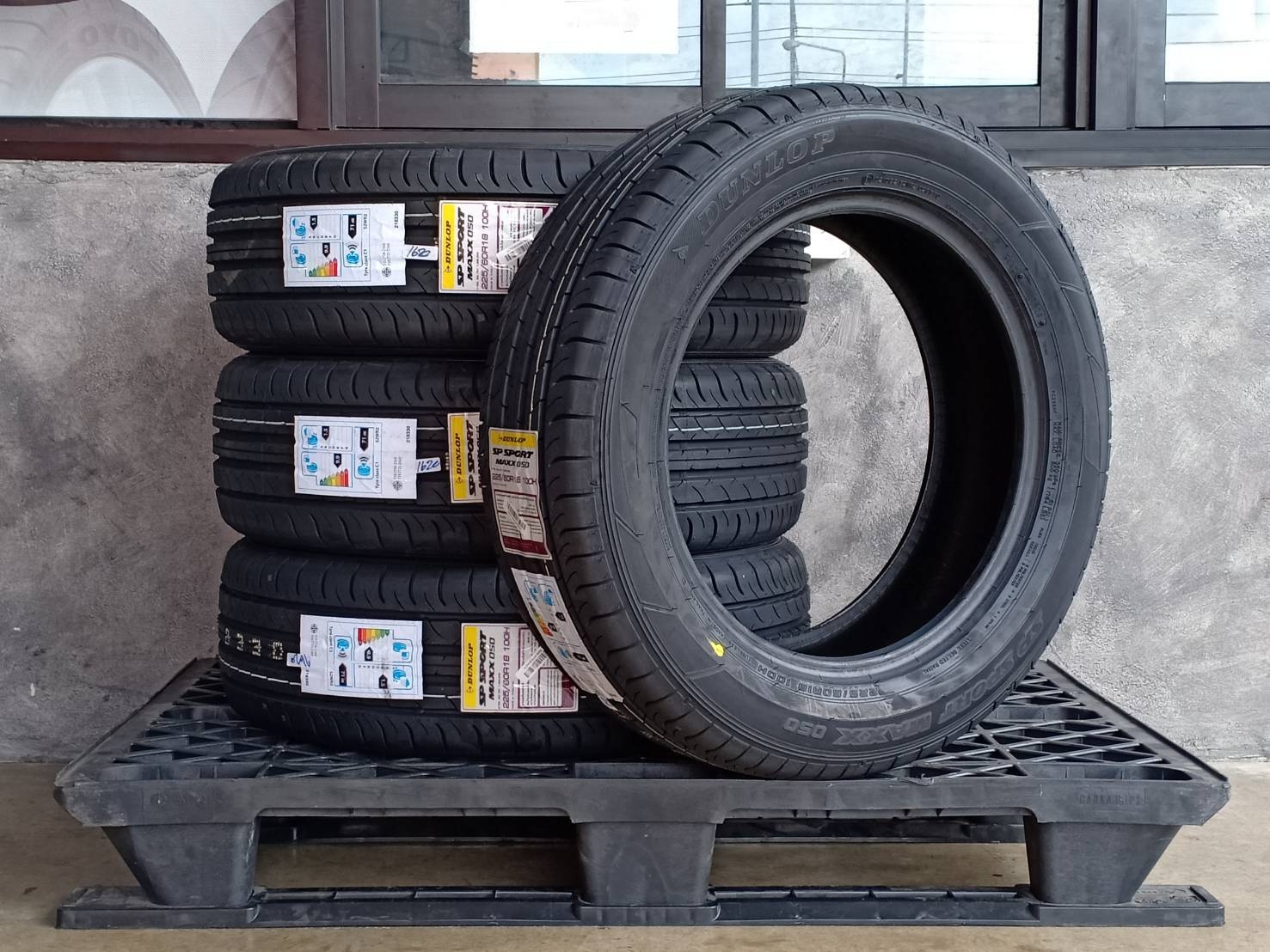 DUNLOP SP SPORT MAXX050 225/60R18 ปี20