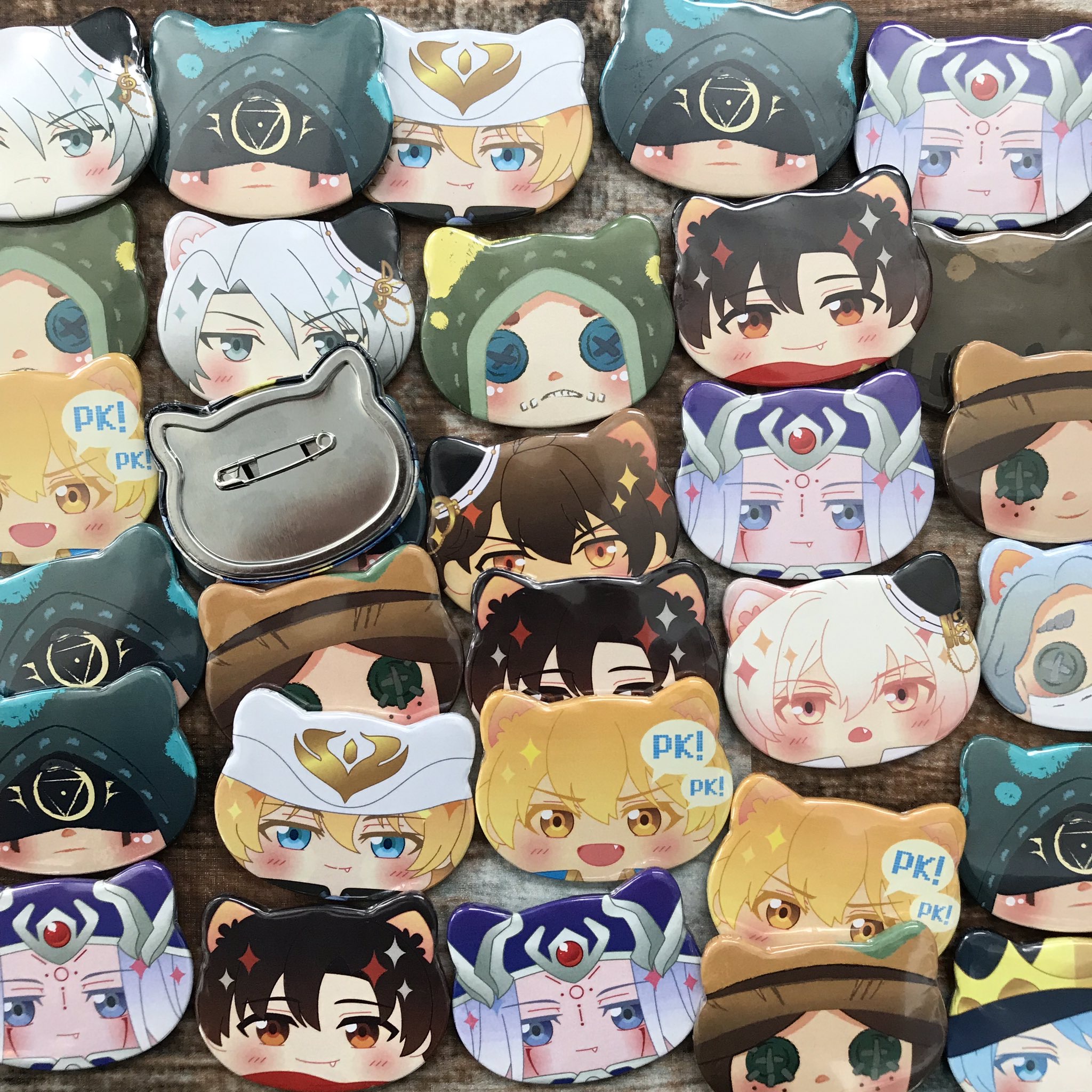 เข็มกลัด ผลิตเข็มกลัดทรงน่าแมว หลังอลูมิเนียม