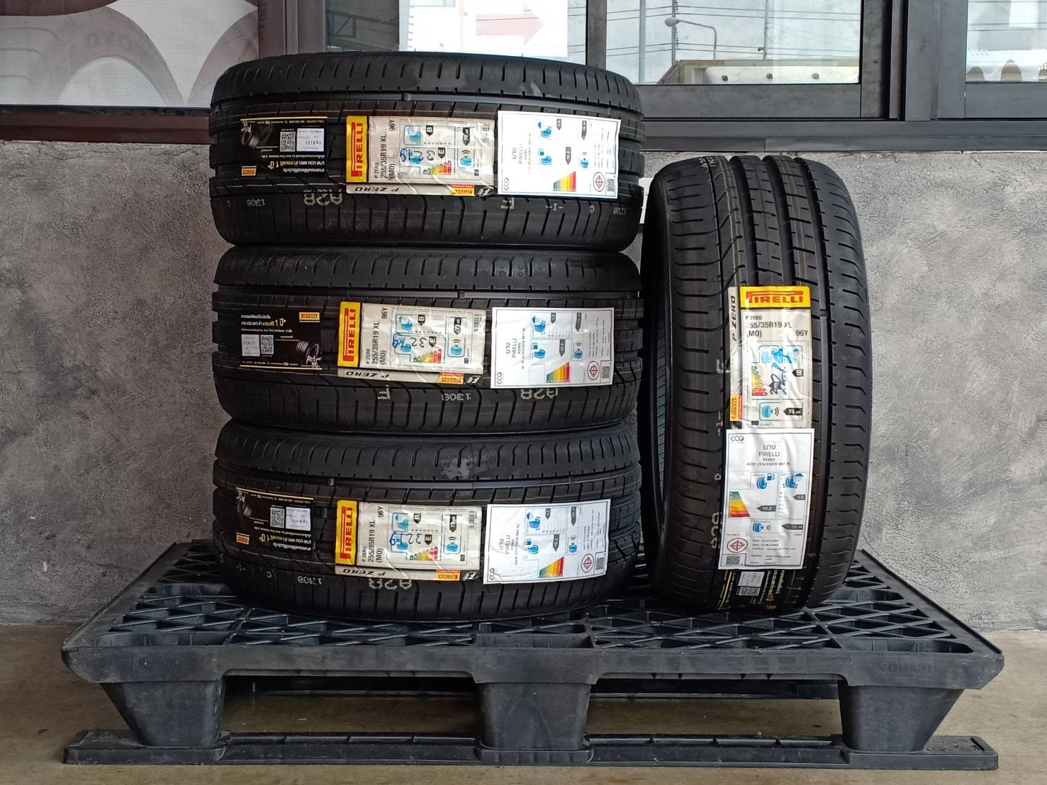 PIRELLI 255/35R19 P ZERO (MO) 96Y MADE IN GERMANY