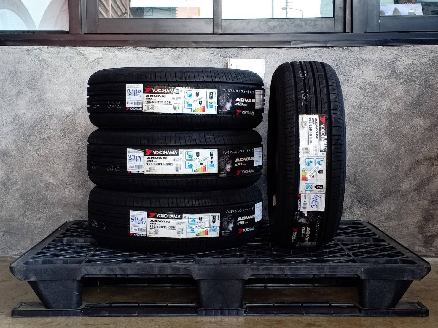 YOKOHAMA ADVAN DB V552 195/60R15 88H JAPAN