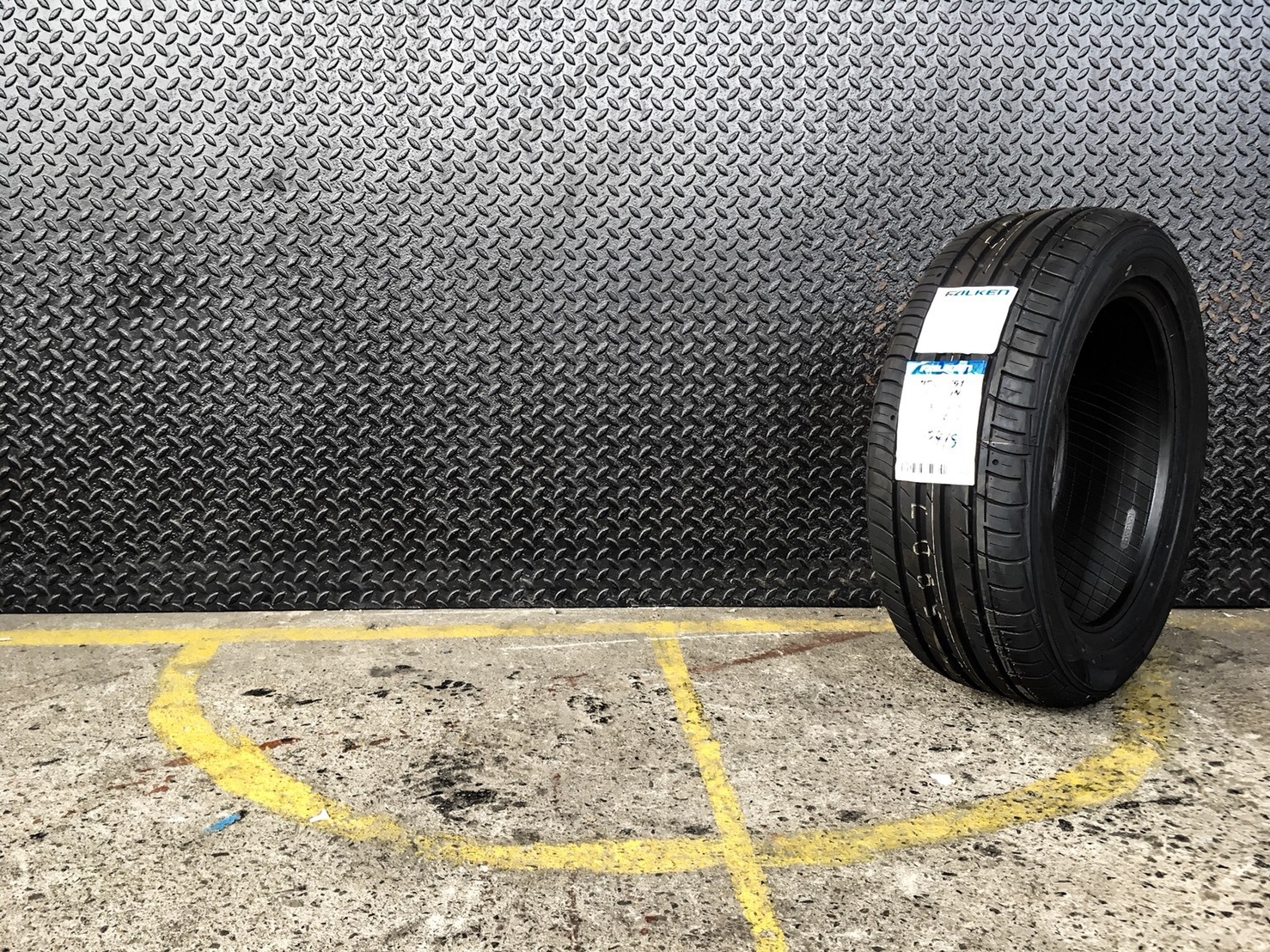 FALKEN ZE914 185-55-15 เส้น 3500 ปี 18 ซื้อ2แถม2 จ่าย 7000 ได้ 4เส้น ปี18