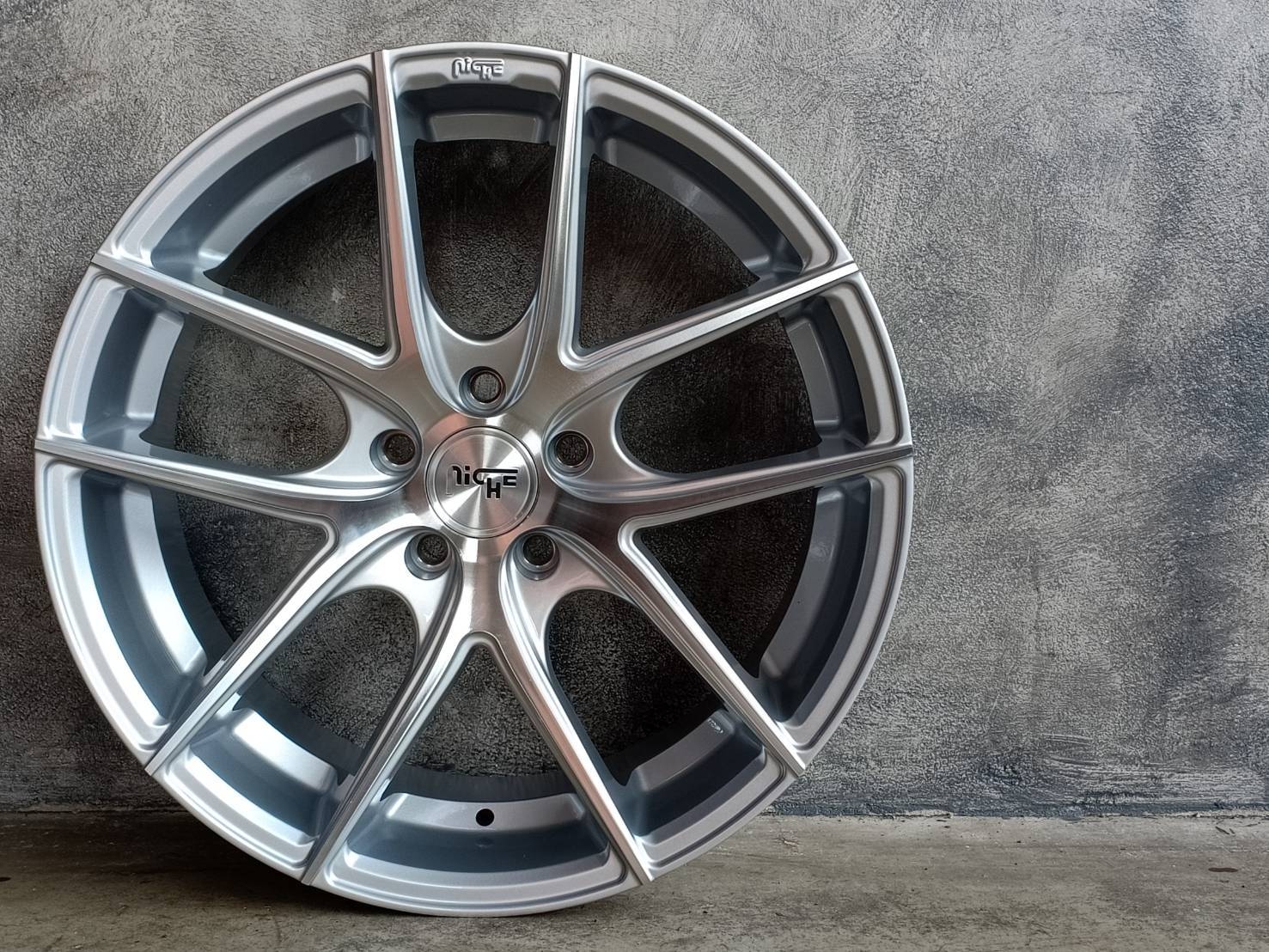 NICHE-TARGA 19X8.5 5X114.3 35 72.69 SILVER MACHINED W/GLOSS CLEAR
