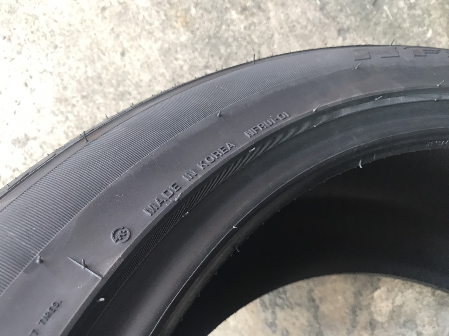 NEXEN RU1 255-45-20 เส้น 6500 ปี18