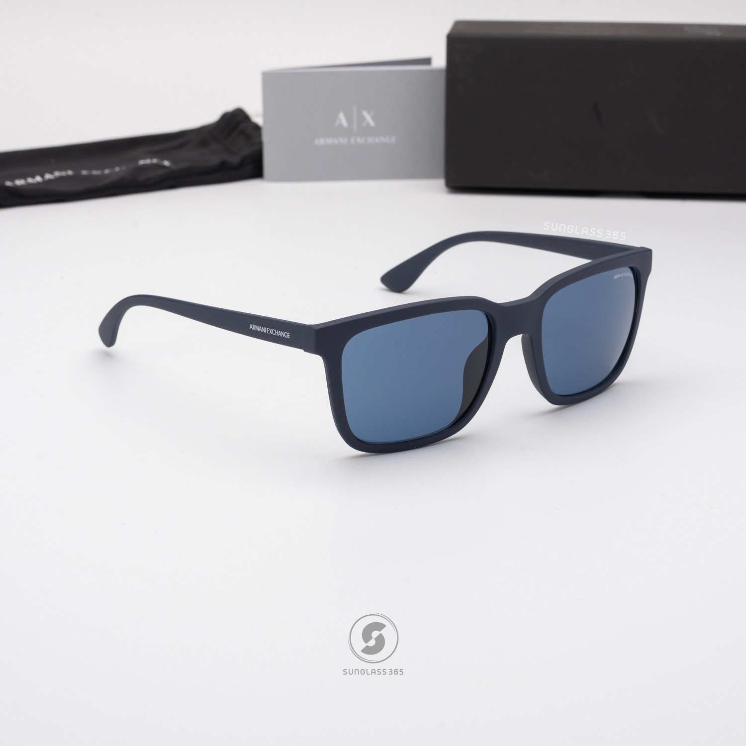 แว่นกันแดด Armani Exchange AX4112SU 818180