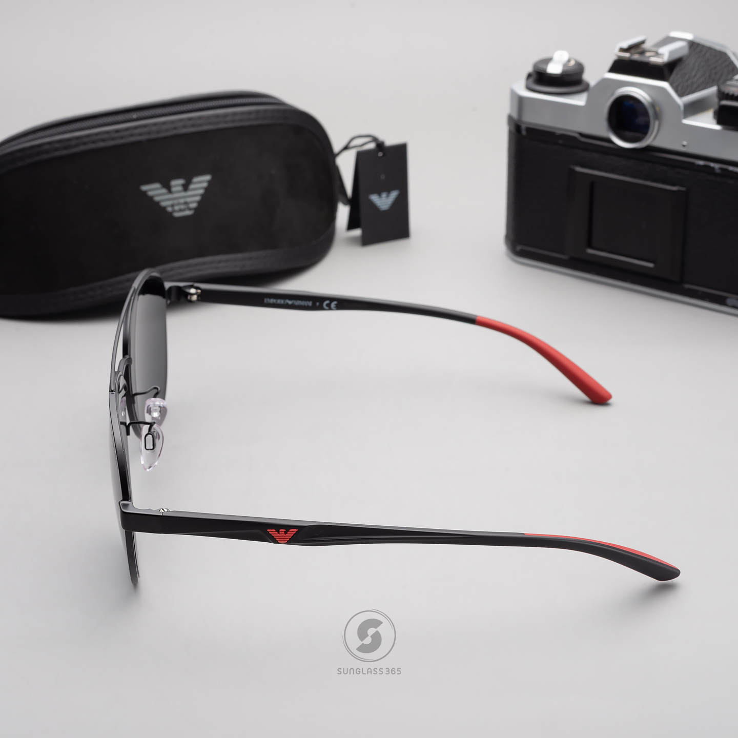 แว่นกันแดด Emporio Armani EA2129D 300187