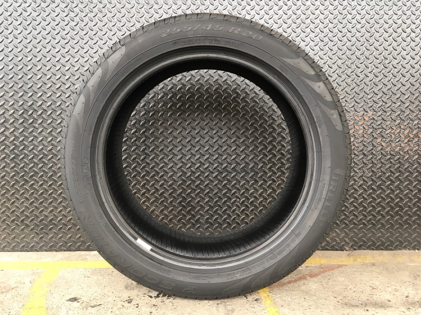 PIRELLI SCORPION VERDE (RUNFLAT) 255-45-20 เส้น 17500 ปี18