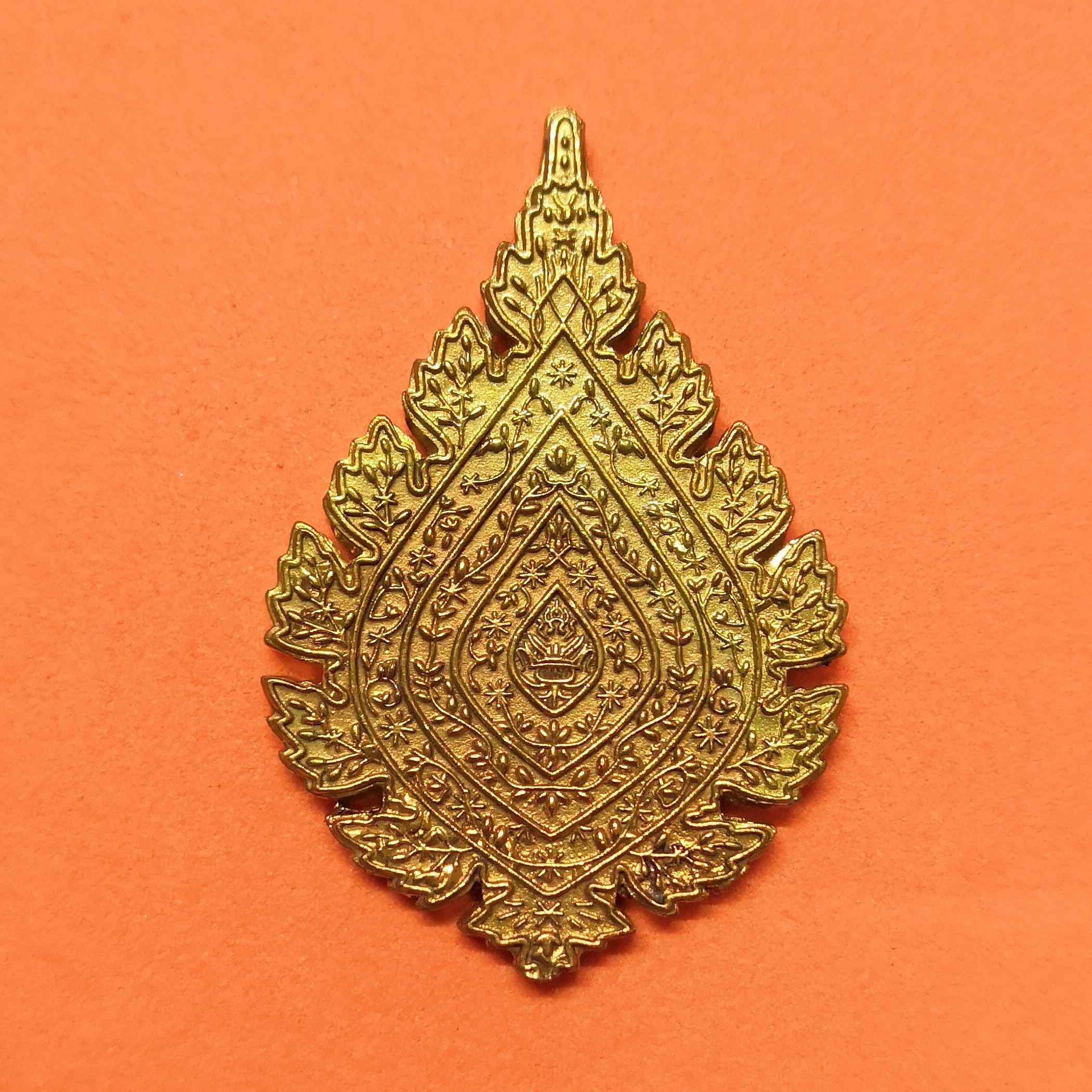 เหรียญพัดยศ พระราชมงคลวชิรานุวัฒน์ หลวงปู่บุญกู้ อนุวฑฺฒโน วัดอโศการาม สมุทรปราการ คณะศิษย์สร้างถวาย ปี 2565 ขนาดสูง 4 เซน พร้อมกล่องเดิม