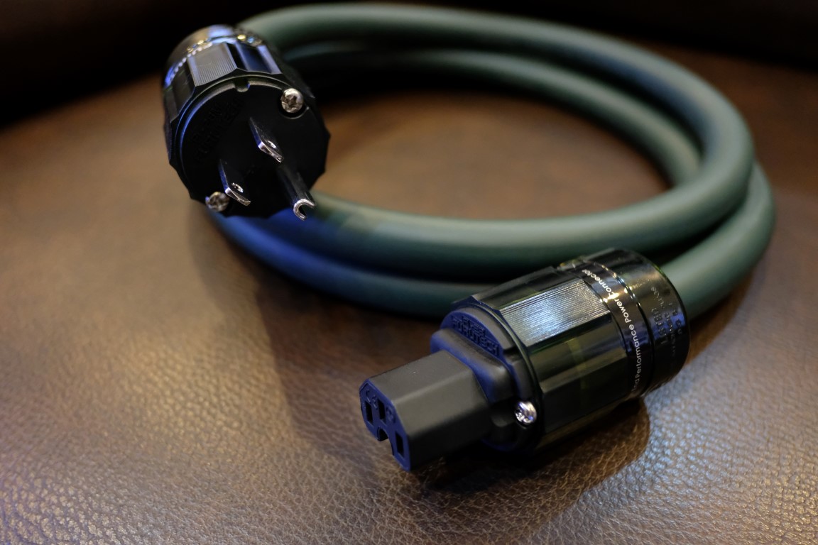 Furutech Fi-28M(R)+FP-TCS31 ยาว 1.8เมตร