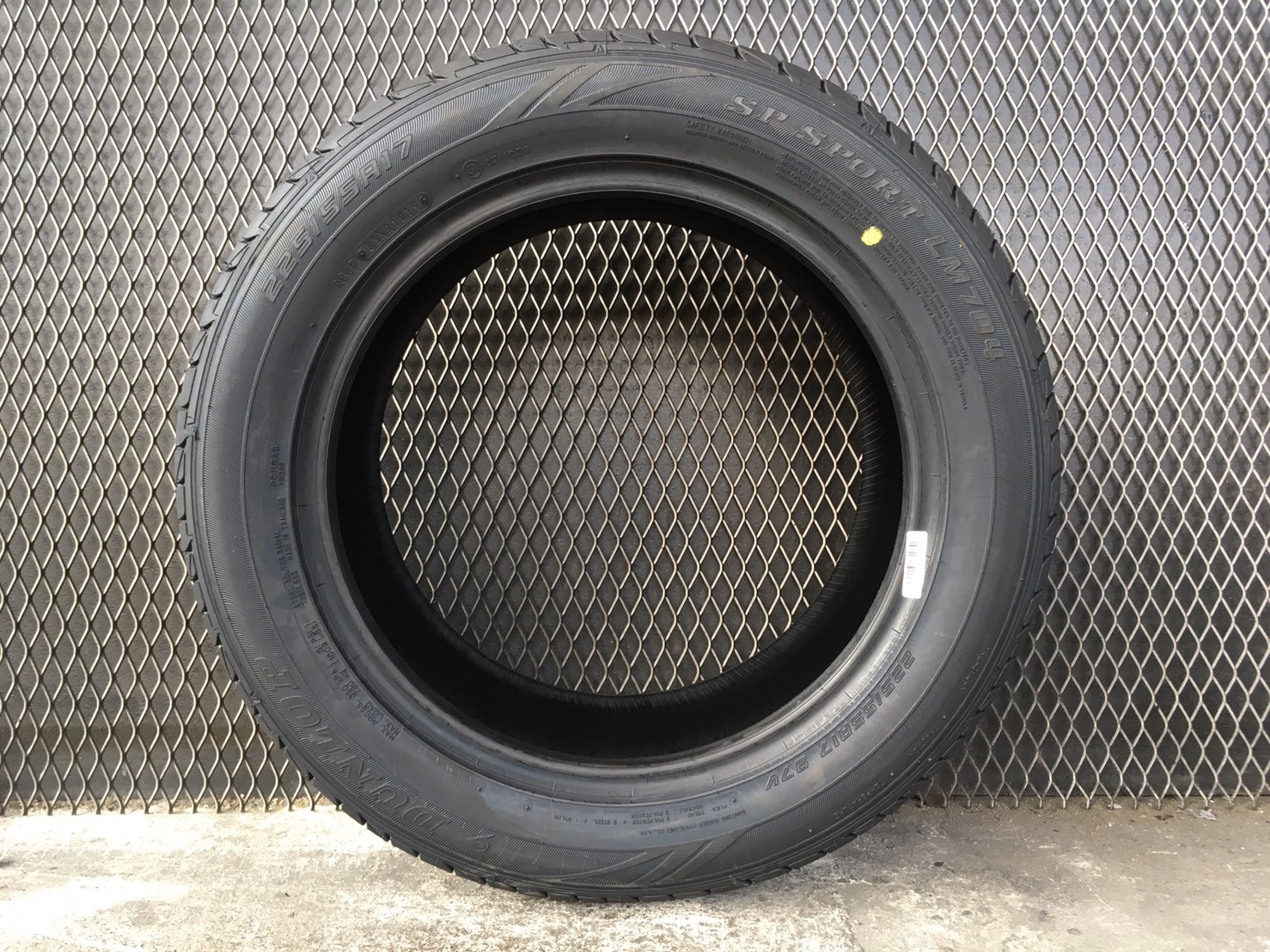 ยางใหม่ปี19 DUNLOP LM704 225/55-17 ราคาถูก