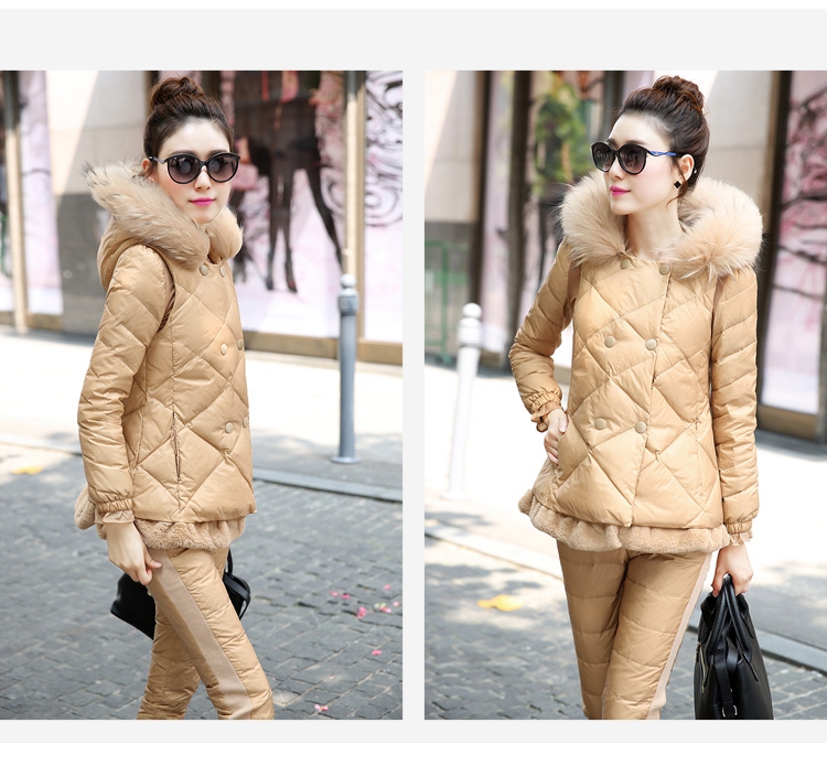 เสื้อโค้ทแบบ 3 ชิ้น สีชมพูแขนยาว ผ่าหน้าติดกระดุม ดีเทลตกแต่งคอและปลายชุดด้วยเฟอร์สีชมพู พร้อมระบายที่ปลายแขน สวยคุณภาพดีเหมือนแบบค่ะ