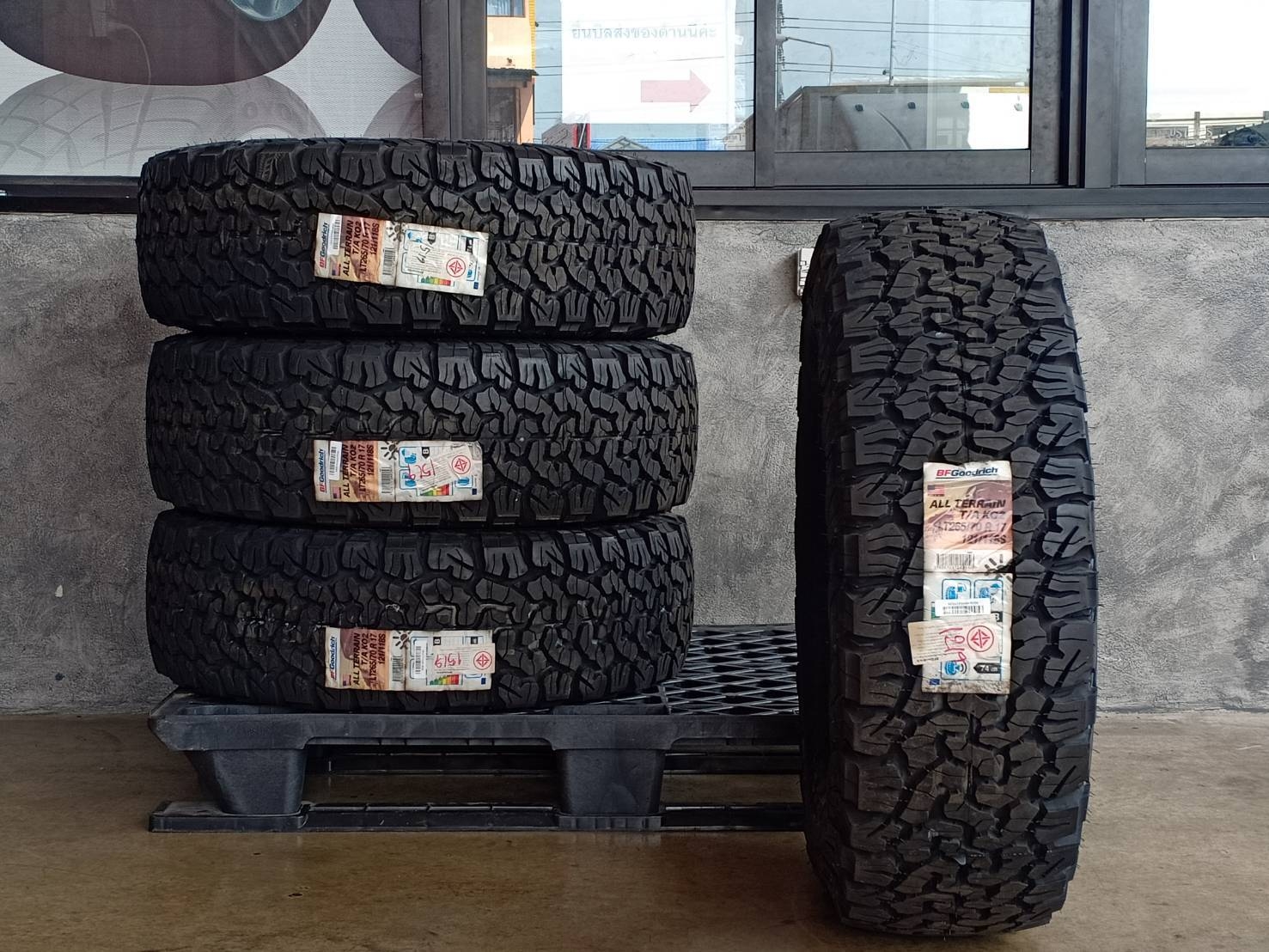 BF-GOODRICH 265/70R17 ALL TERRAIN T/A KO2