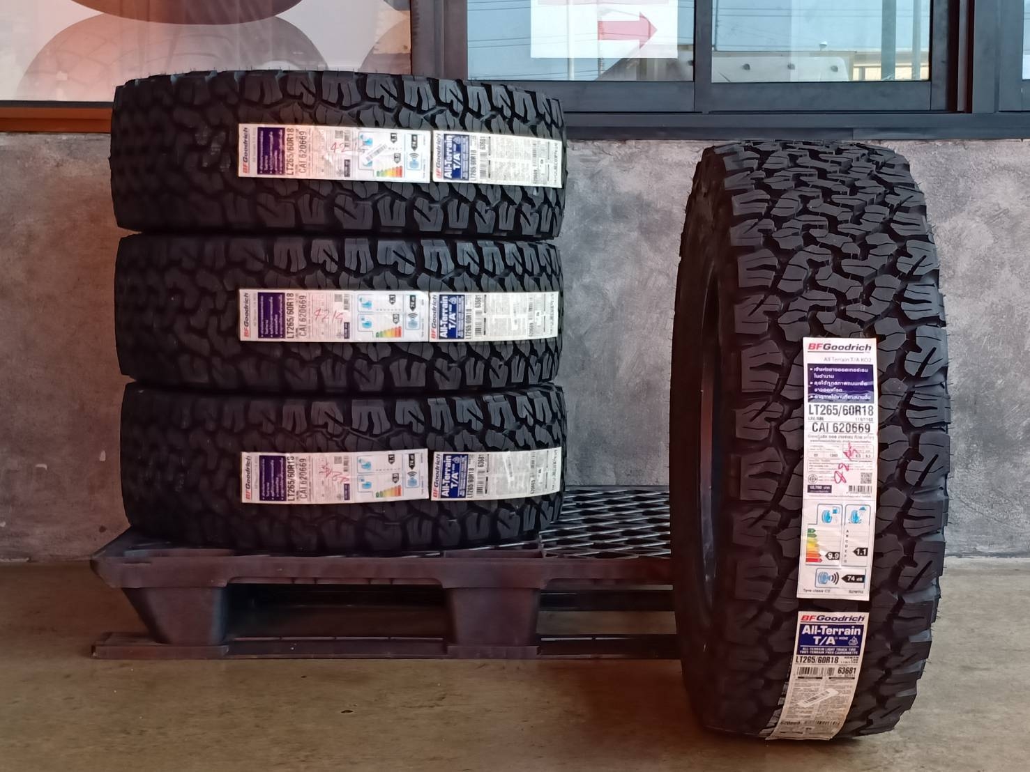 BF-GOODRICH 265/60R18 ALL TERRAIN T/A KO2 119/116S 10PR (ตัวหนังสือดำ) MADE IN U.S.A.