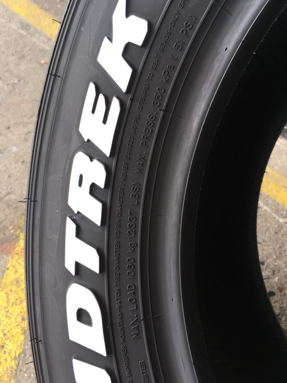 DUNLOP 2GRANDTREK AT25 265-60-18 ปี18 (ตัวหนังสือขาว)