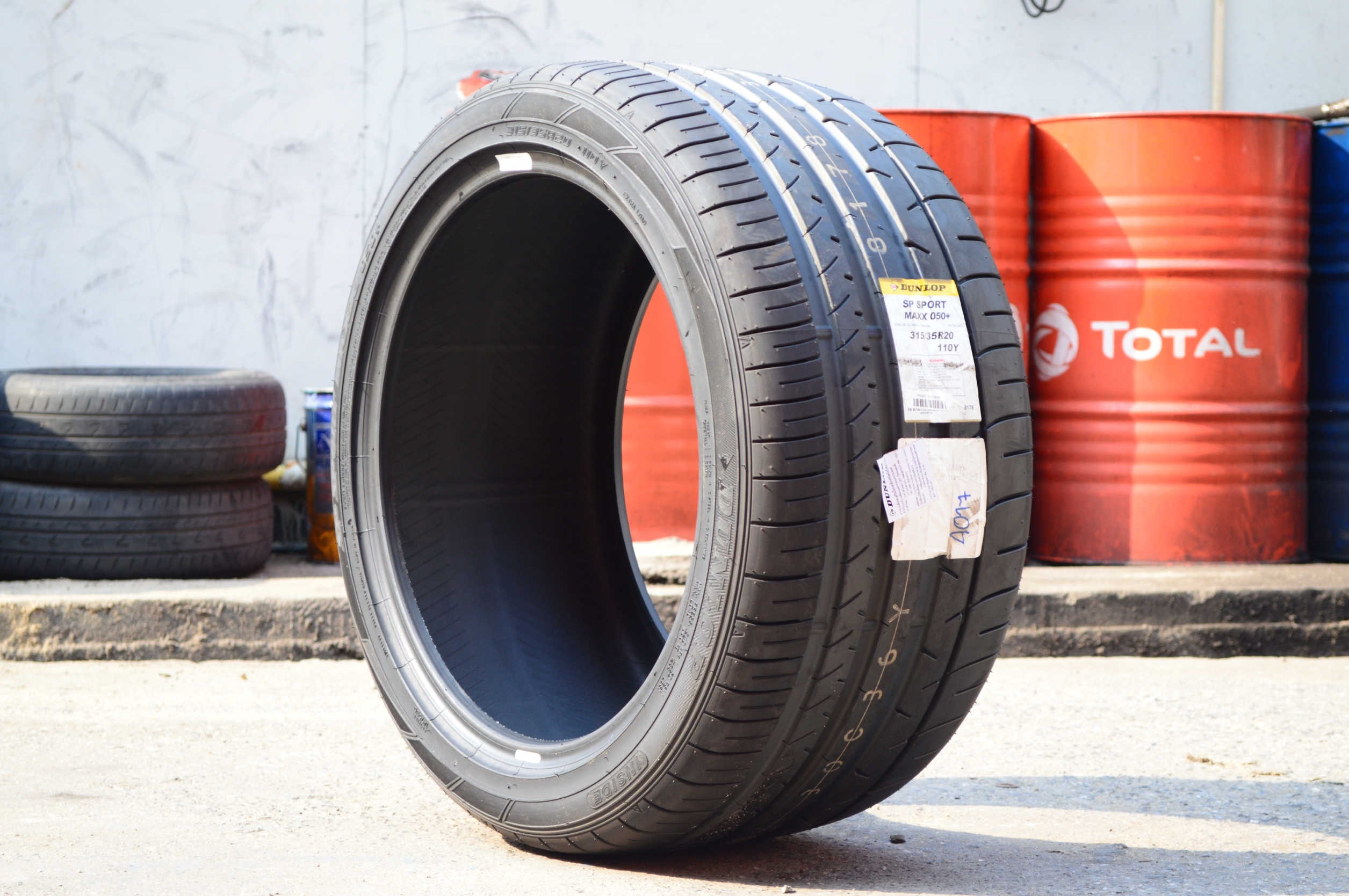 DUNLOP SP SPORT MAXX050+ 315/35R20 ปี17 เส้น 13500 ปกติ 21000