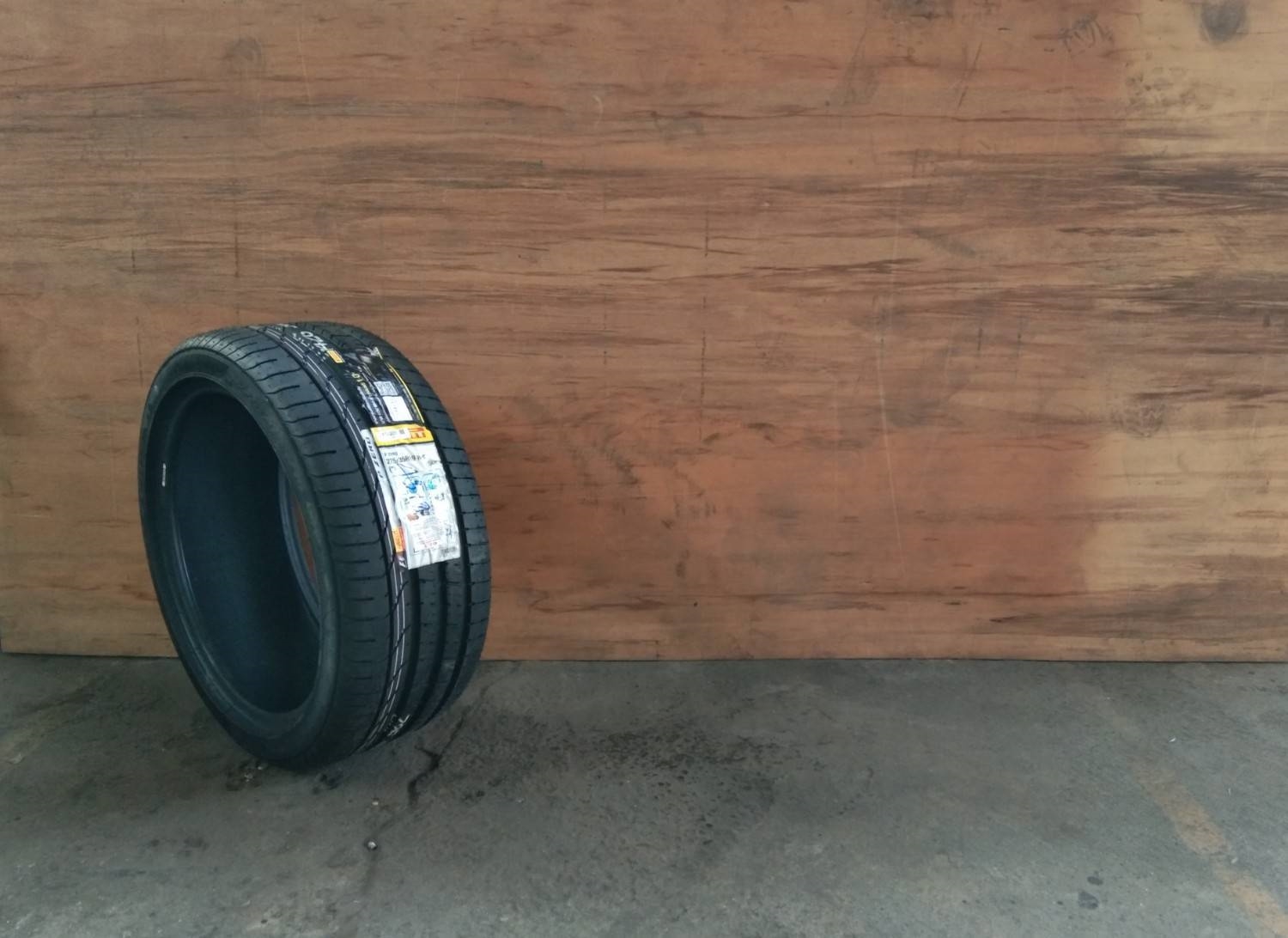 PIRELLI P-ZERO 275/35-19(runflat) ปี 18 เส้นละ 13800 ปกติ 16500 บาท
