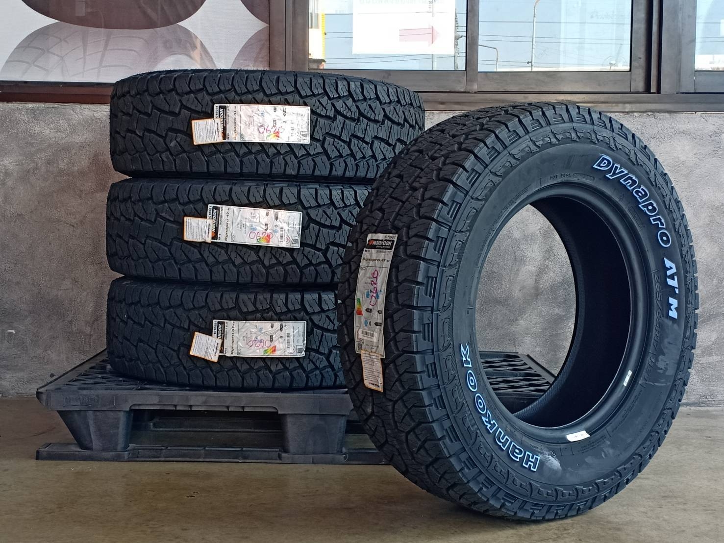 HANKOOK 265/65R17 DYNAPRO AT-M 112T (ตัวหนังสือขาว) MADE IN INDONESIA