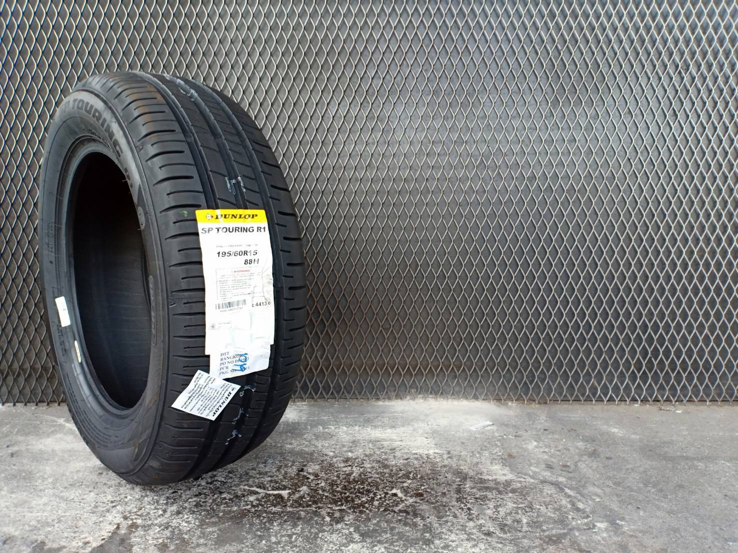 ยางใหม่ DUNLOP R1 195-60-15 ราคาถูก