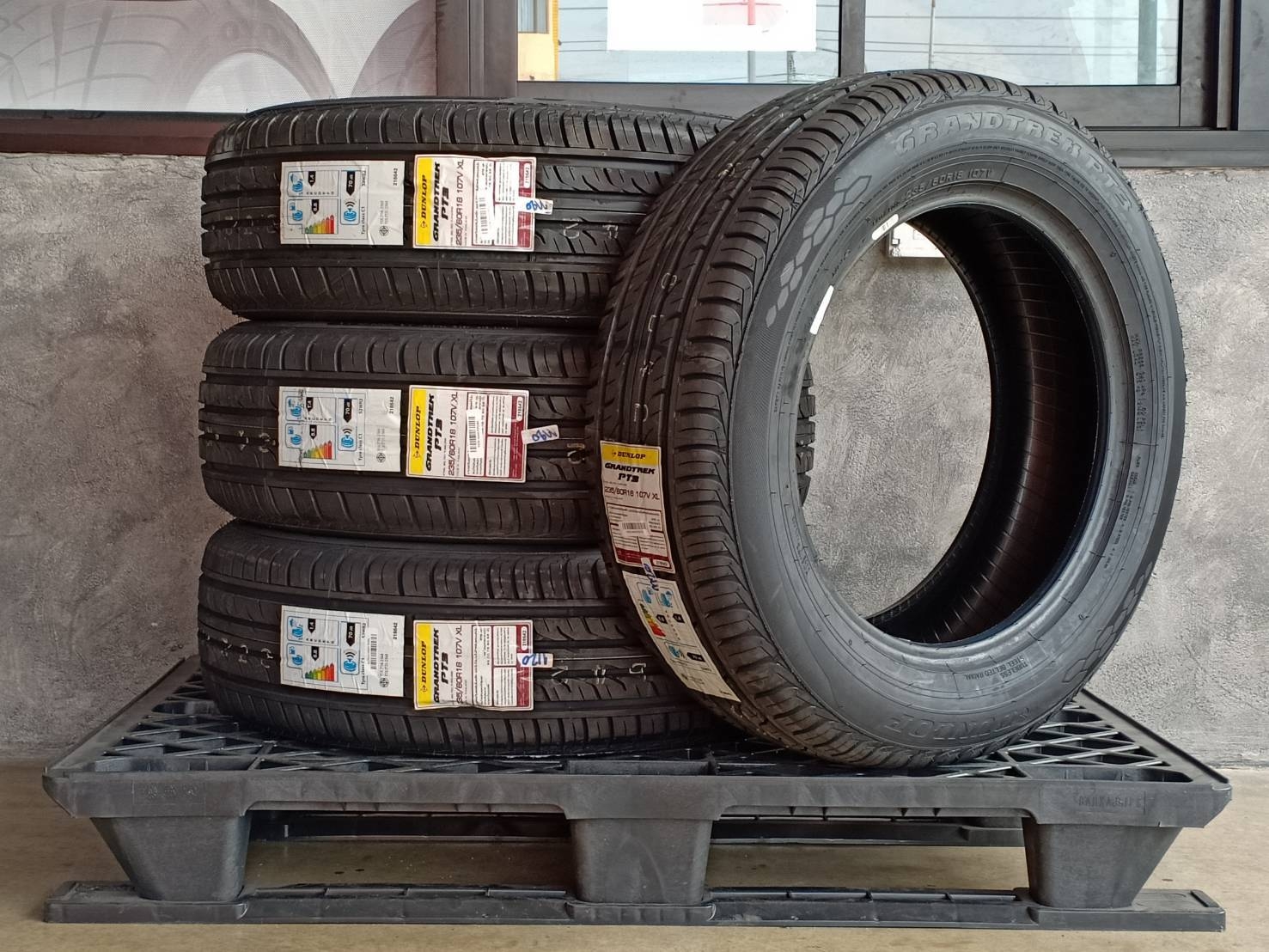 DUNLOP 235/60R18 GRANDTREK PT3 107V XL MADE IN THAILAND