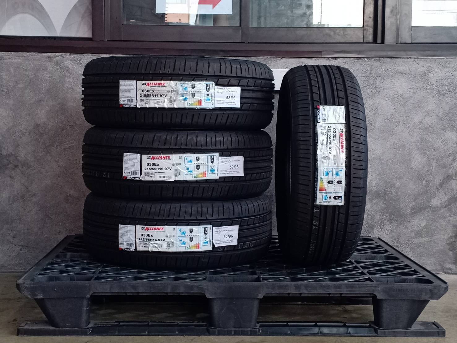 YOKOHAMA ALLIANCE 030EX 215/55R16 97V JAPAN