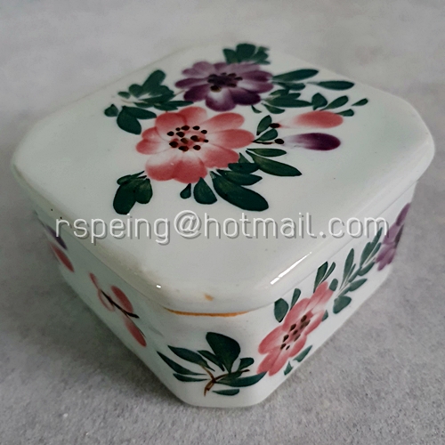 ตลับเซรามิกทรงแปดเหลี่ยมขอบมน ลายดอกไม้