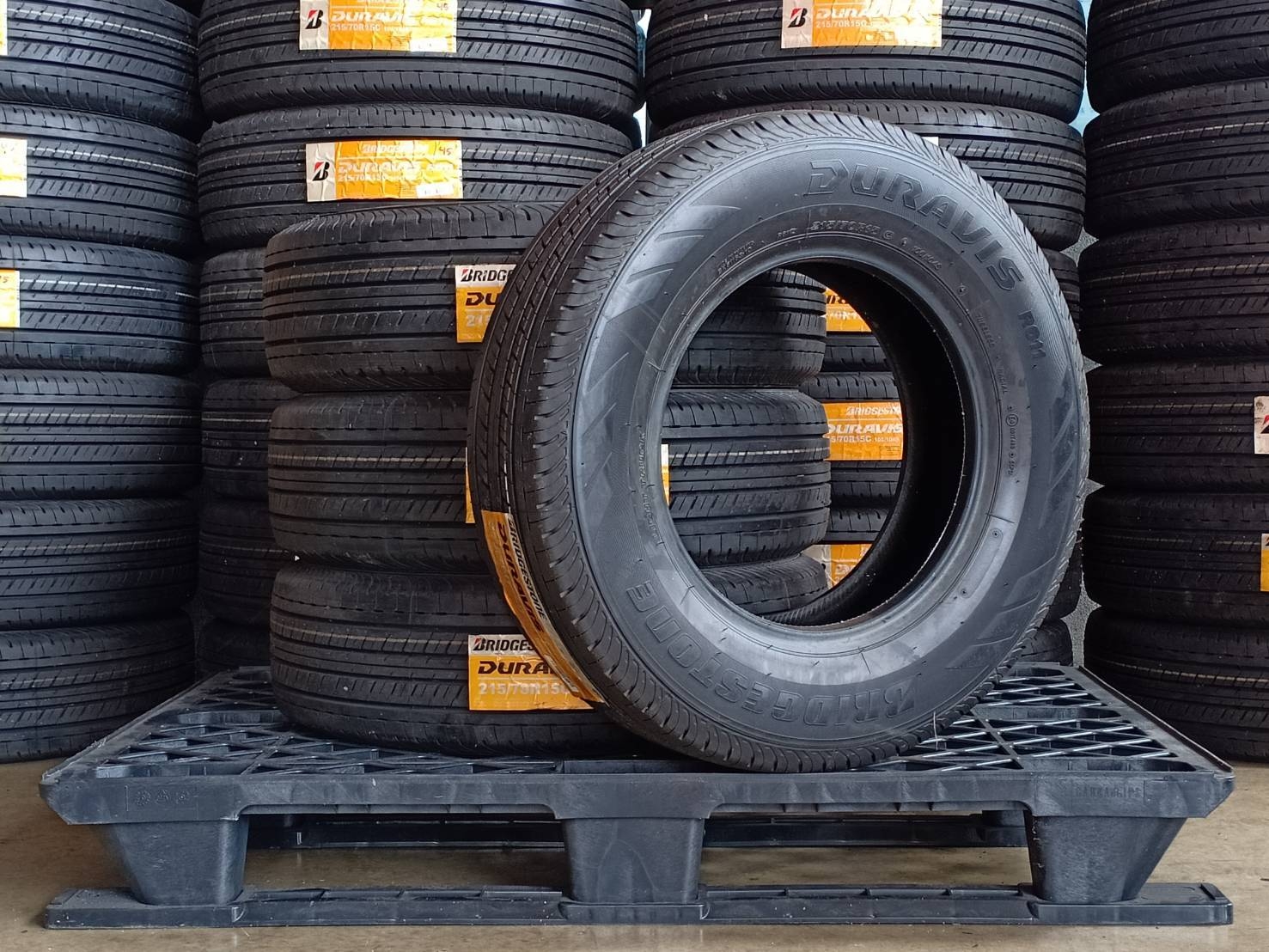 BRIDGESTONE 215/70R15 DURAVIS R611 106/104S MADE IN THAILAND