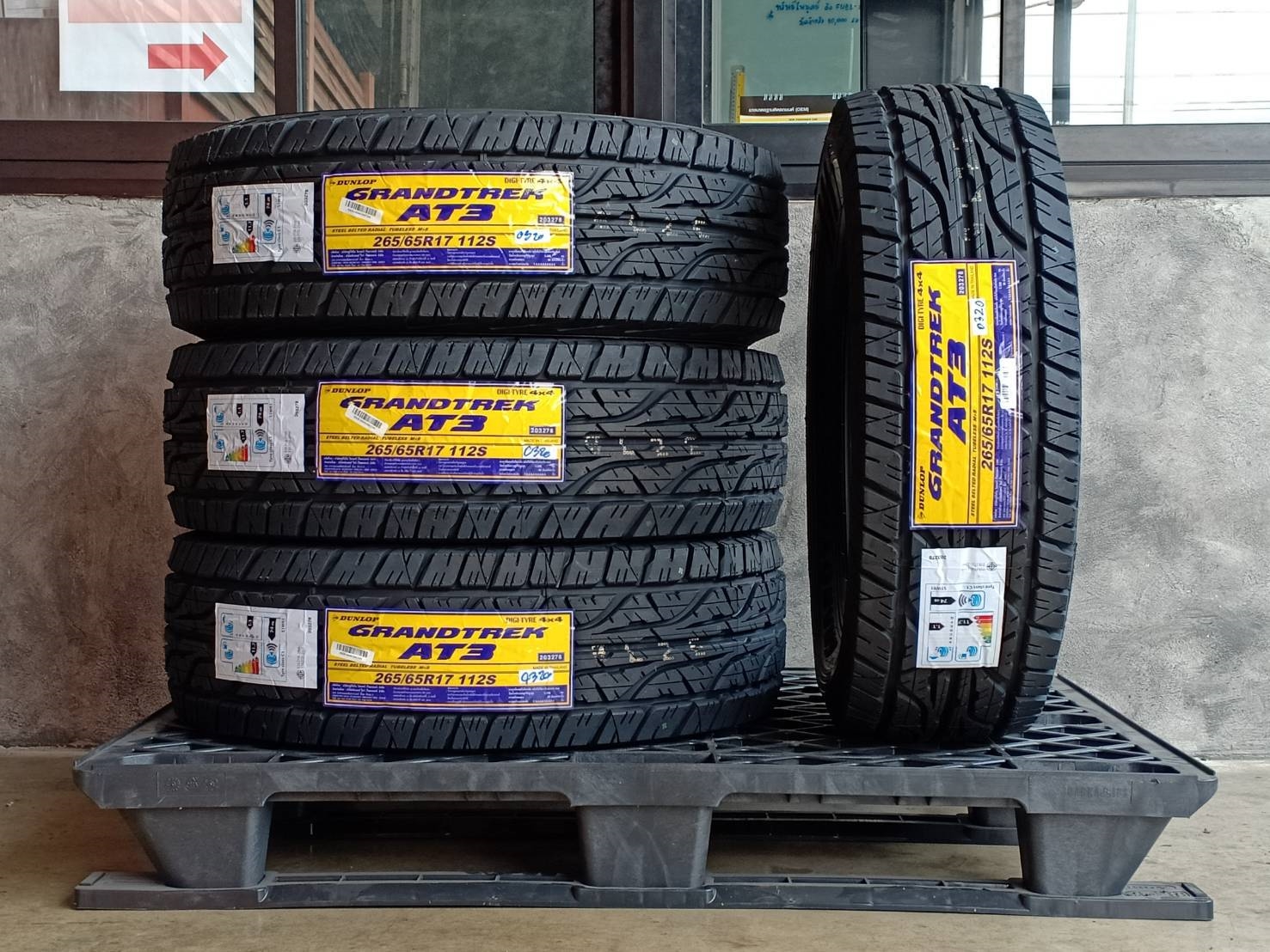 DUNLOP 265/65R17 GRANDTREK AT3 112S MADE IN THAILAND