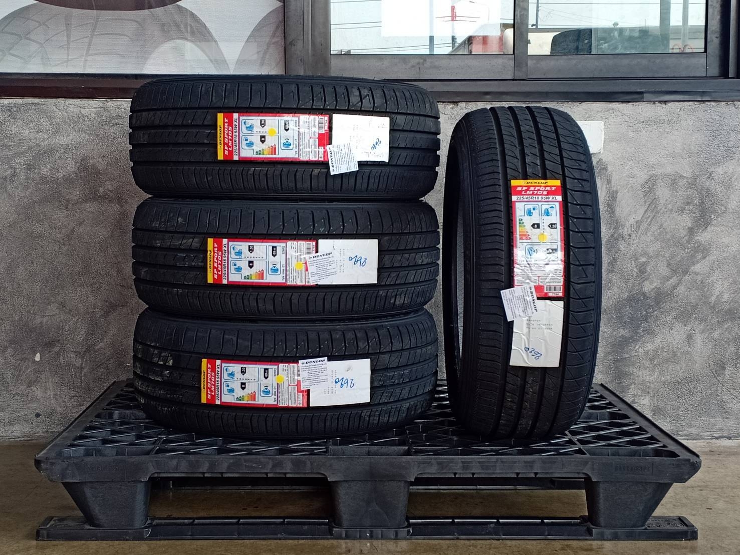 DUNLOP 225/45R18 SP SPORT LM705 95W XL MADE IN JAPAN