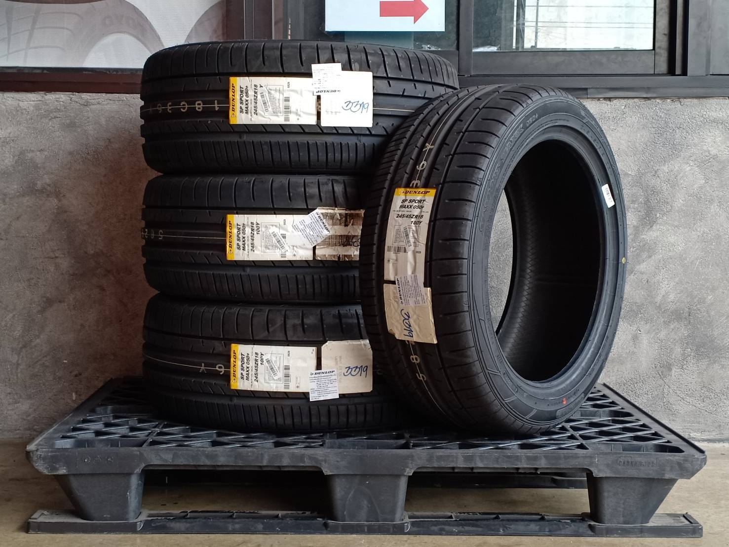 DUNLOP SP SPORT MAXX050 PLUS 245/45ZR18 100Y JAPAN