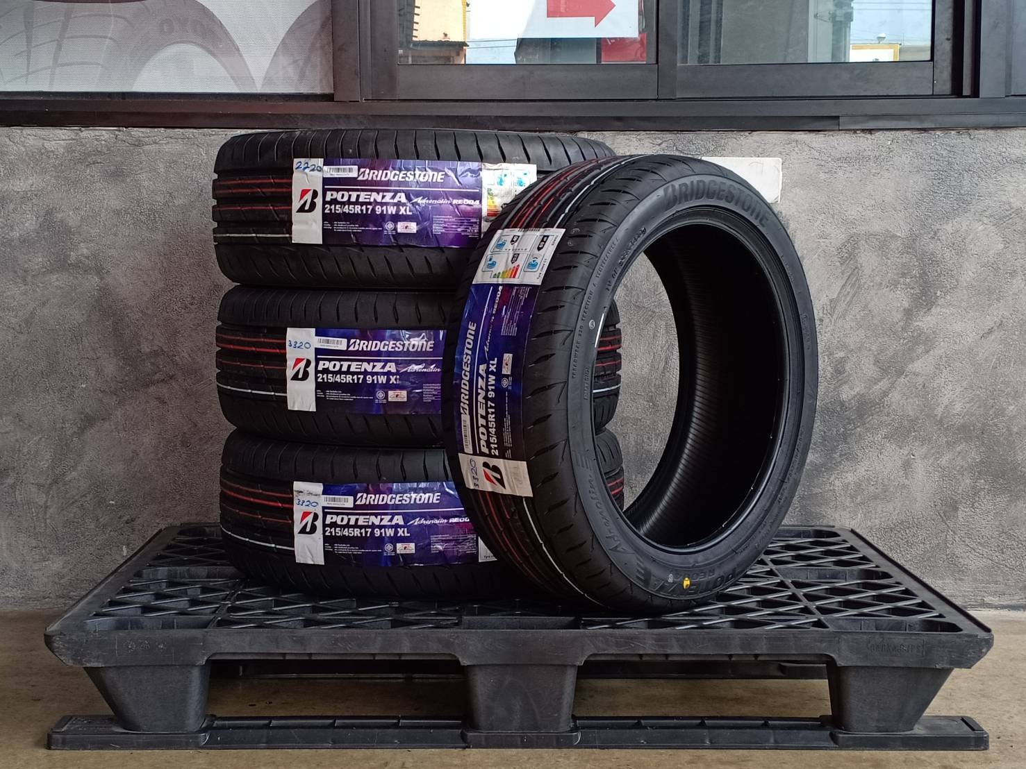 BRIDGESTONE 215/45R17 POTENZA RE004 91W XL MADE IN THAILAND