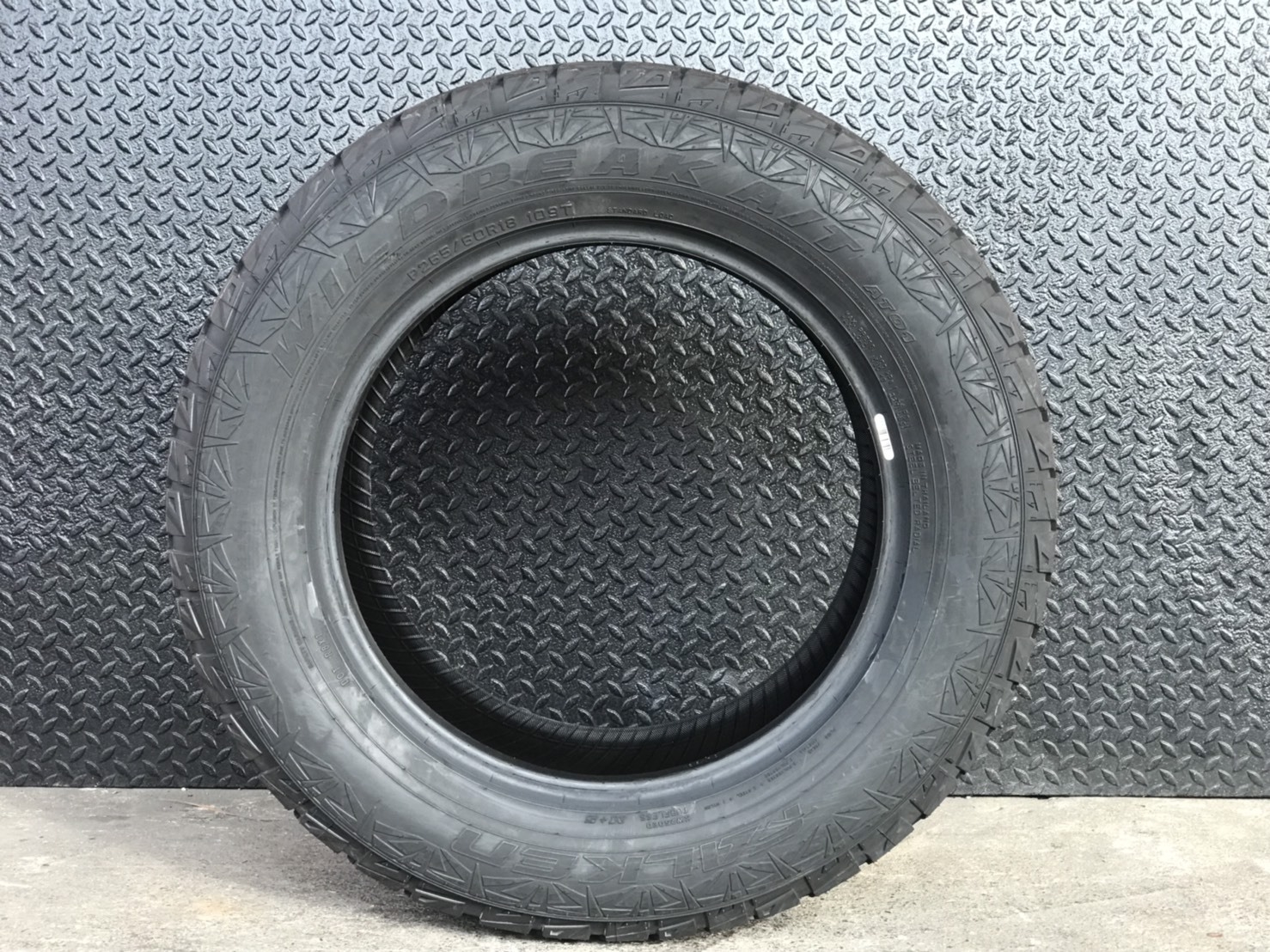 ยางใหม่ FALKEN WILDPEAK AT01 265/60R18 ปี19 สายลุย ราคาถูก