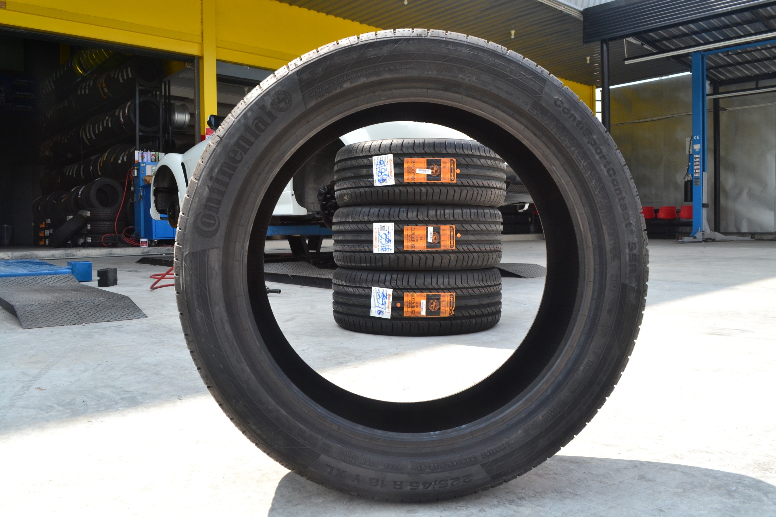 CONTINENTAL CONTACT5 (RUNFLAT) 225/45-18 เส้น 5800 ปกติ 14500 เท่านั้น