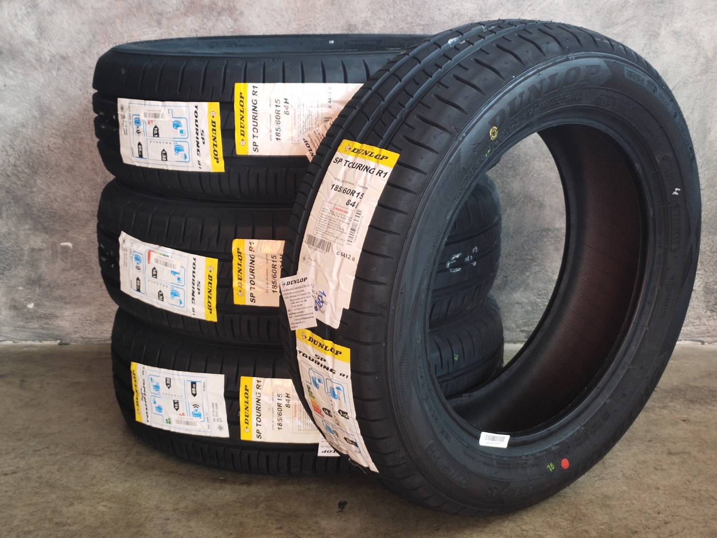 DUNLOP SPTOURING R1 185/60R15 84H