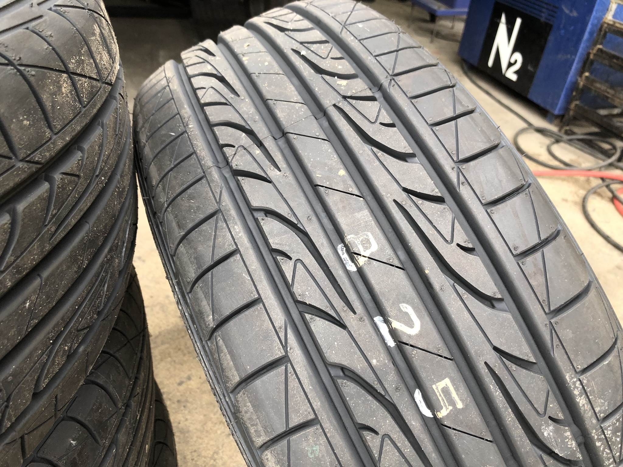 DUNLOP LM704 225w45s18 เส้น 1900 ปกติ 5500