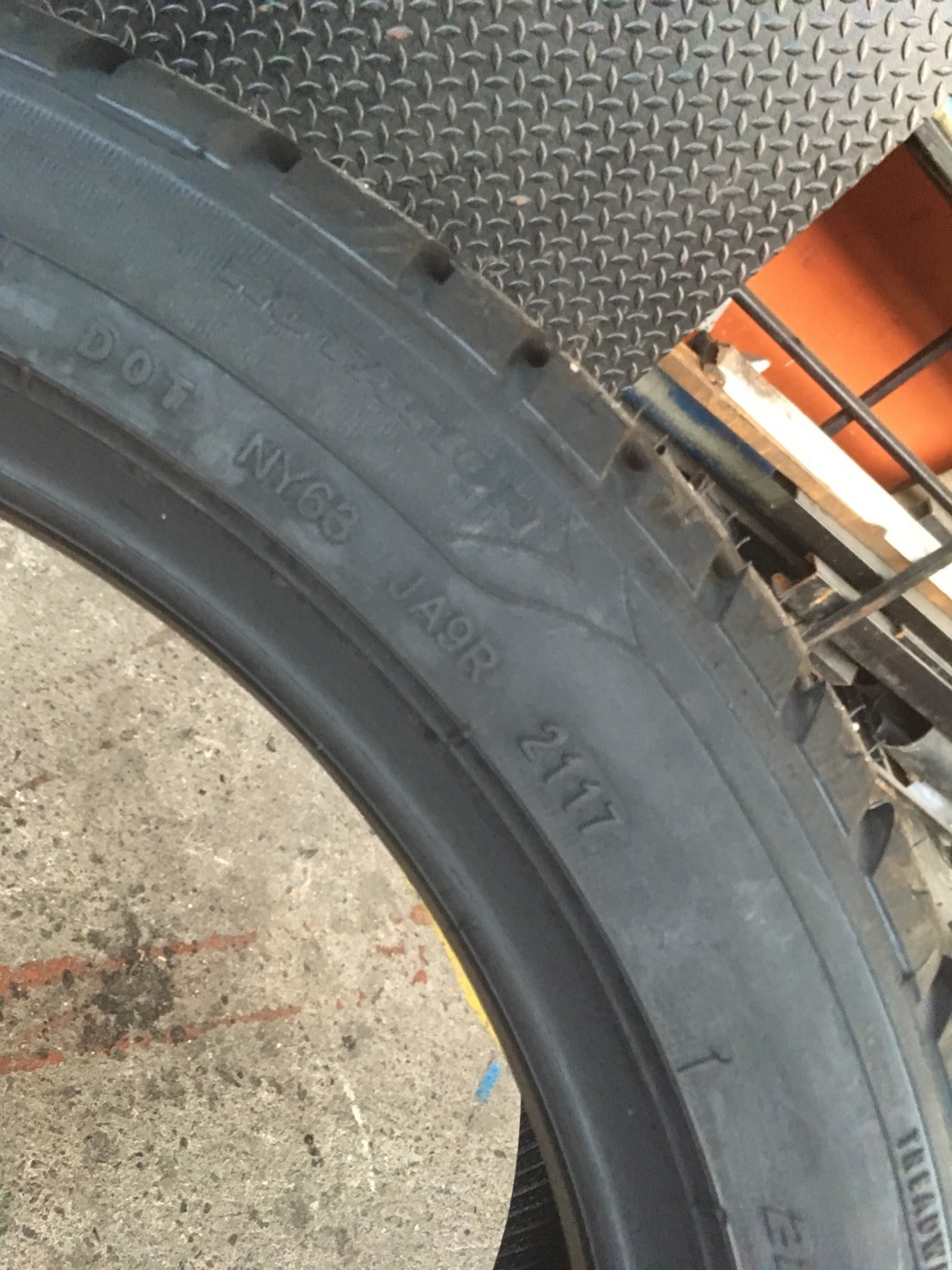 GOODYEAR 215/45-17 ยางใหม่ ปี17 ซื้อ2แถม2