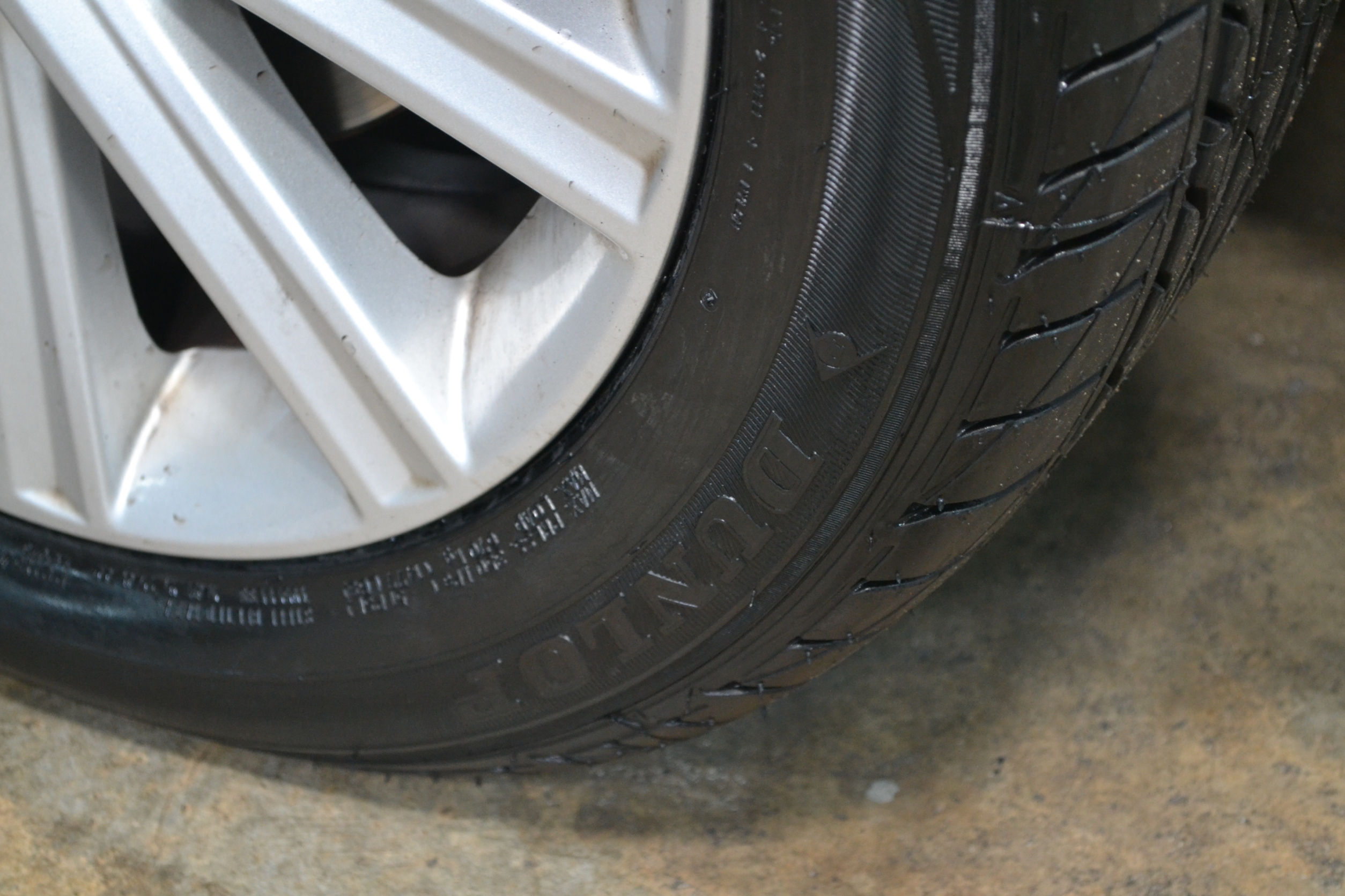 LM704 215-55-17 ซื้อ2แถม2