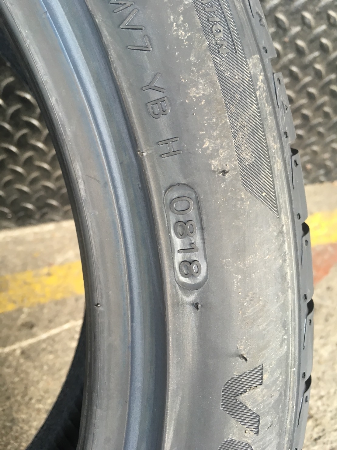 HANKOOK V12 EVO-2 215-45-18 เส้น 4800 ปี 18