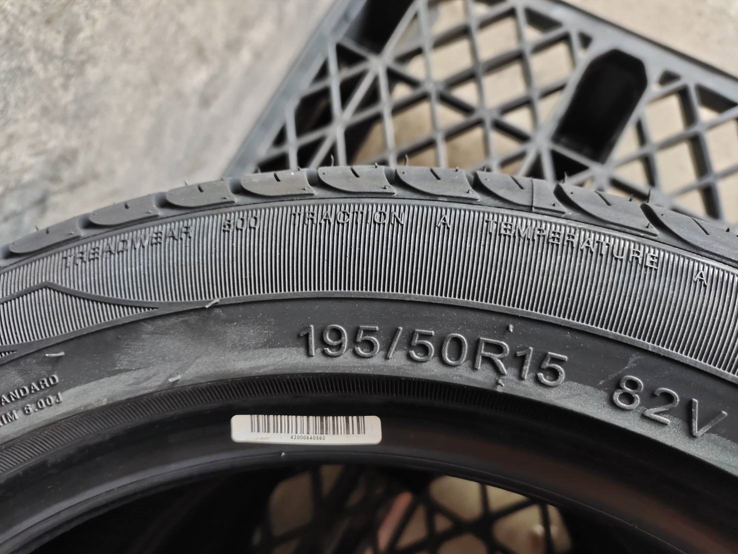 ยางใหม่ DEESTONE CARRERAS R702 195/50R15 82V