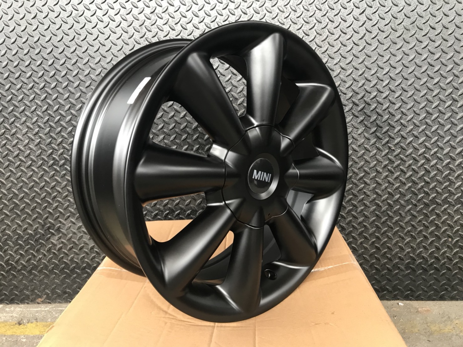 ล้อ MINI ลายกล้วย ขอบ17 ราคาพิเศษ