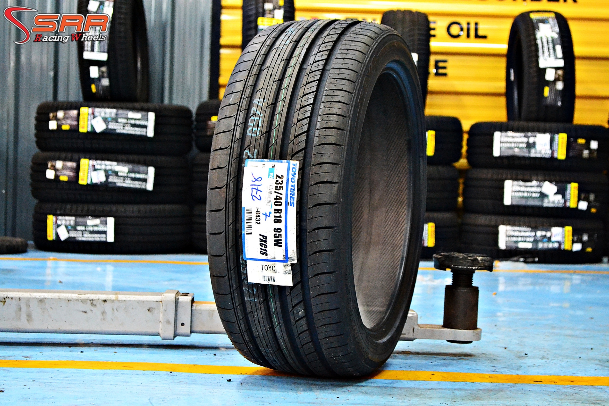 TOYO C1S 235/40-18 ราคาพิเศษ