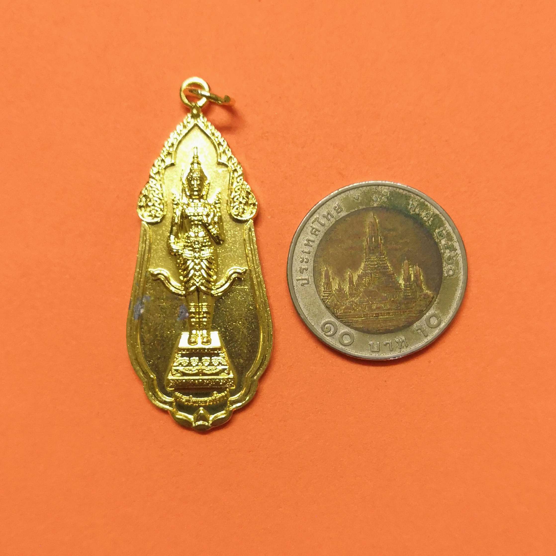 เหรียญ พระสยามเทวาธิราช รุ่นอรัญเจริญ เทศบาลอรัญประเทศ จ.สระแก้ว จัดสร้าง พศ 2564 เนื้อกะไหล่ทอง สูง 4.6 เซน