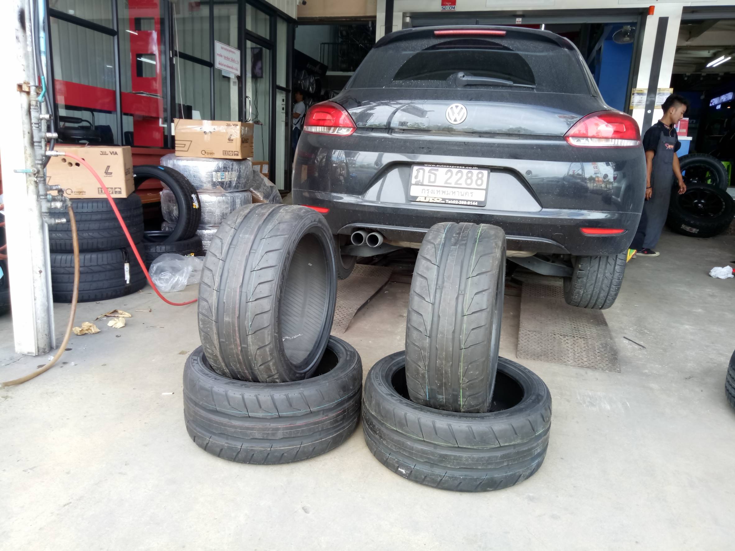 ยางใหม่ NITTO NT05 235/40-18 เส้น 3500 ปกติ เส้น 8500