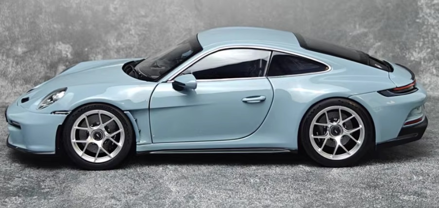 โมเดลรถ โมเดลรถยนต์ porsche 911 ST 2023 3