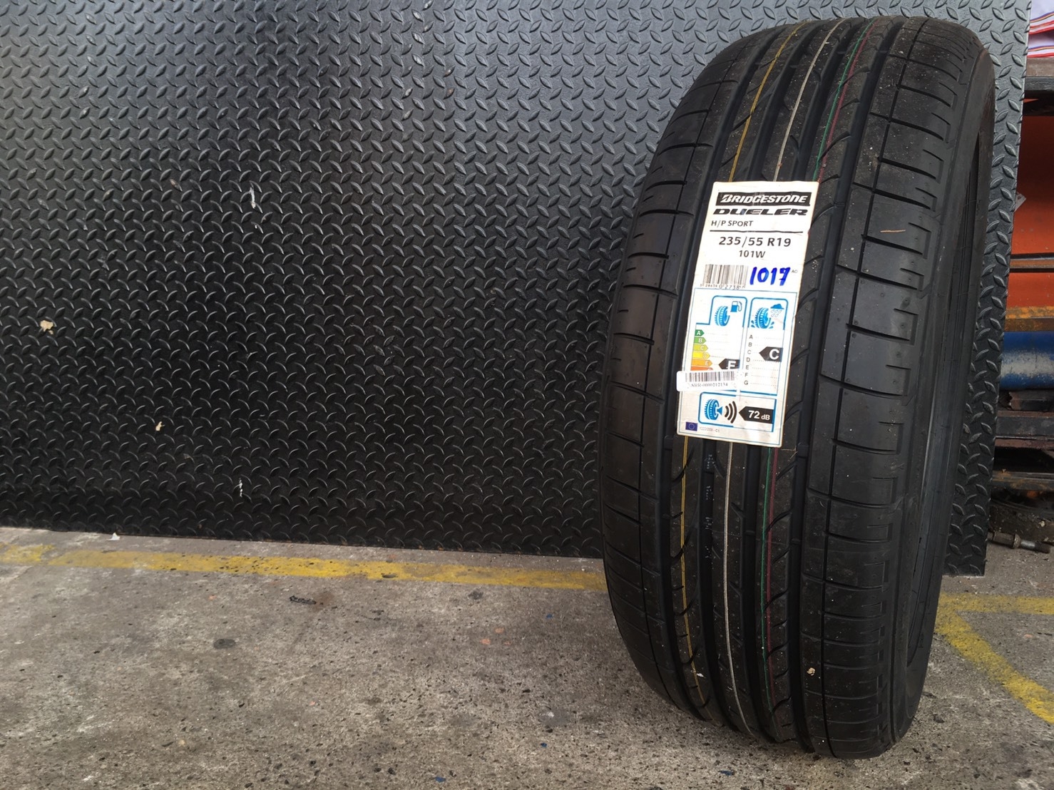 ยางเข้ามาใหม่ BRIDGESTONE DUELER HP SPORT 235/55-19 เส้น9,500 ปี17