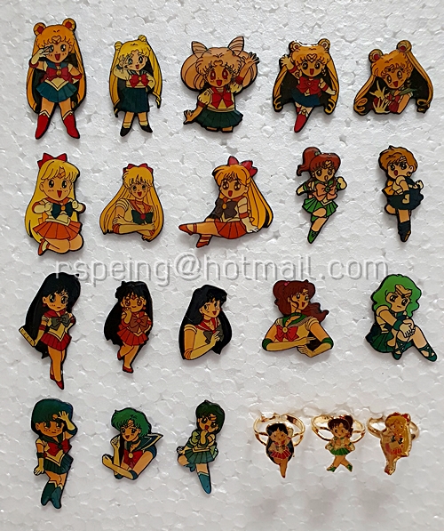 เข็มกลัดอะคริลิคหลังกระดุม และแหวน Sailor Moon รวม 21 ชิ้น (ไม่ขายแยก)