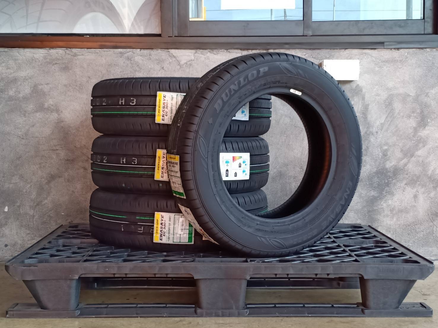 DUNLOP 185/65R15 ENASAVE EC 300+ 88T MADE IN THAILAND