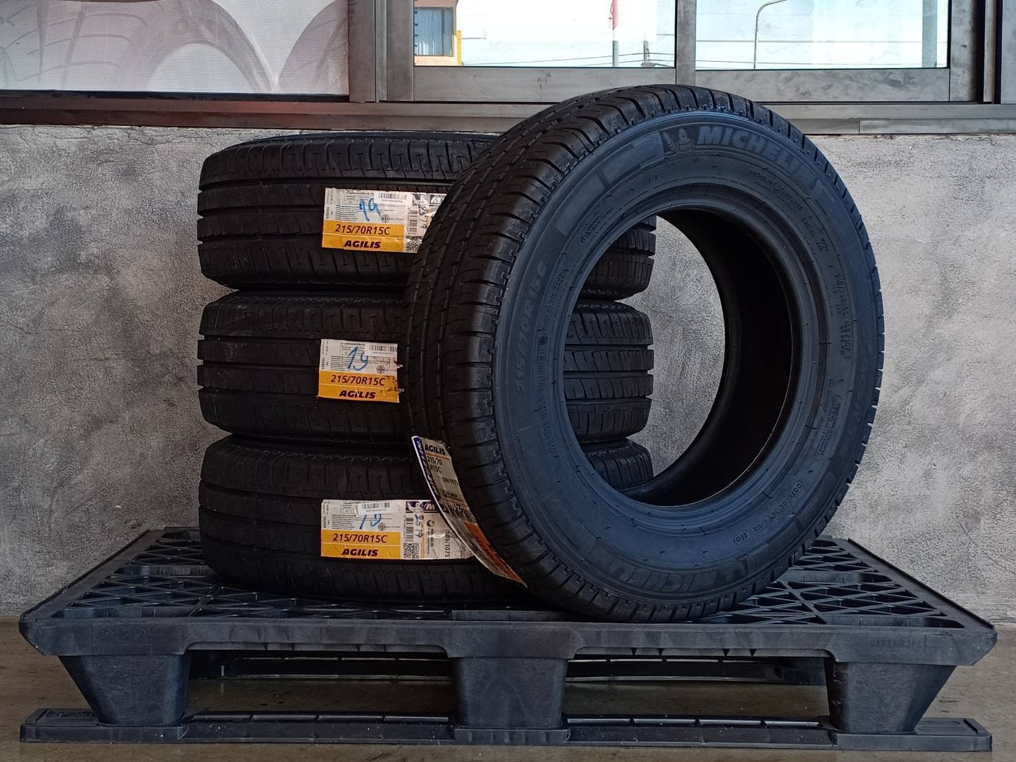 MICHELIN 215/70R15 AGILIS 109/107S MADE IN THAILAND
