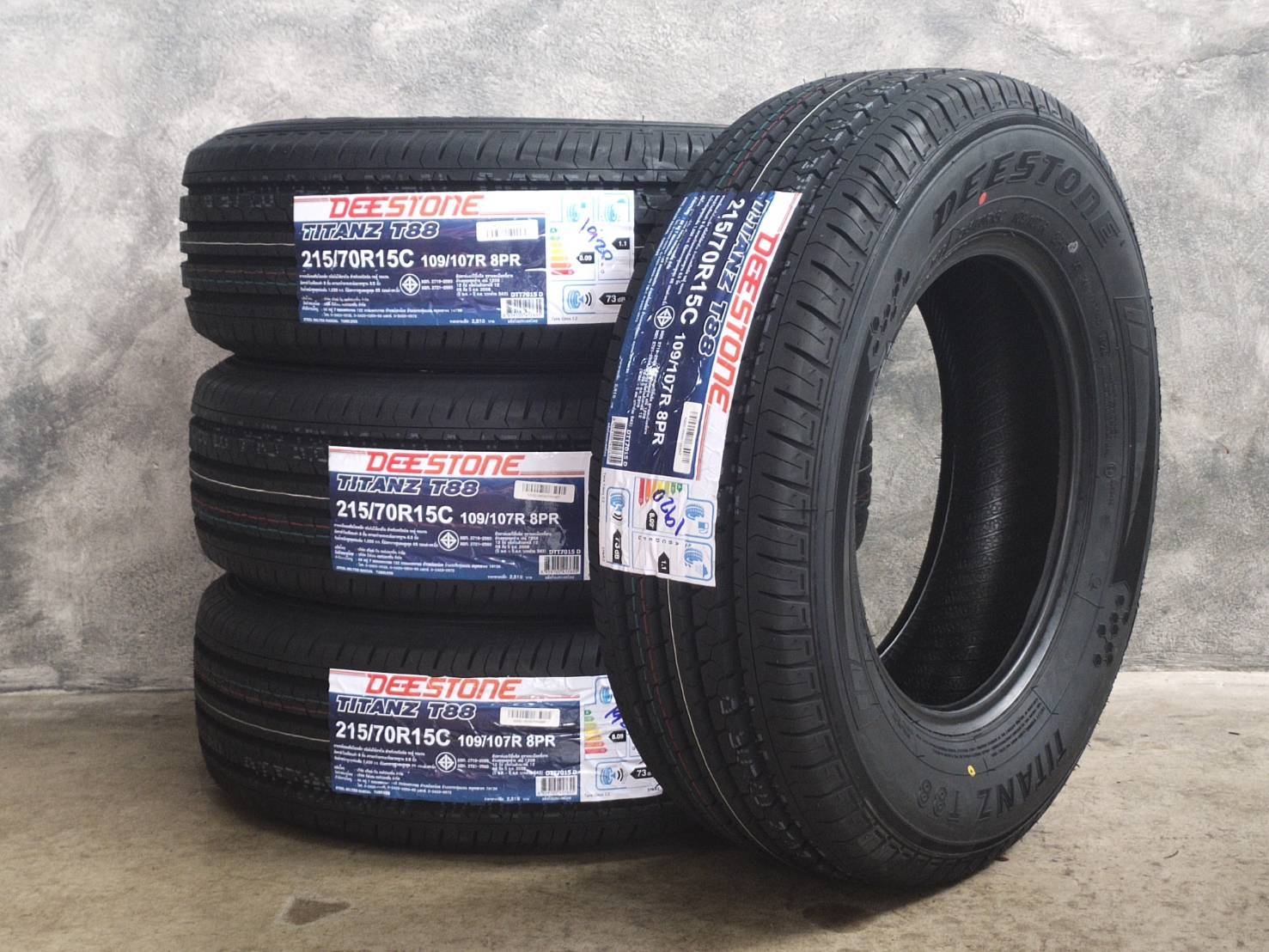 DEESTONE TITAN T88 215/70R15C