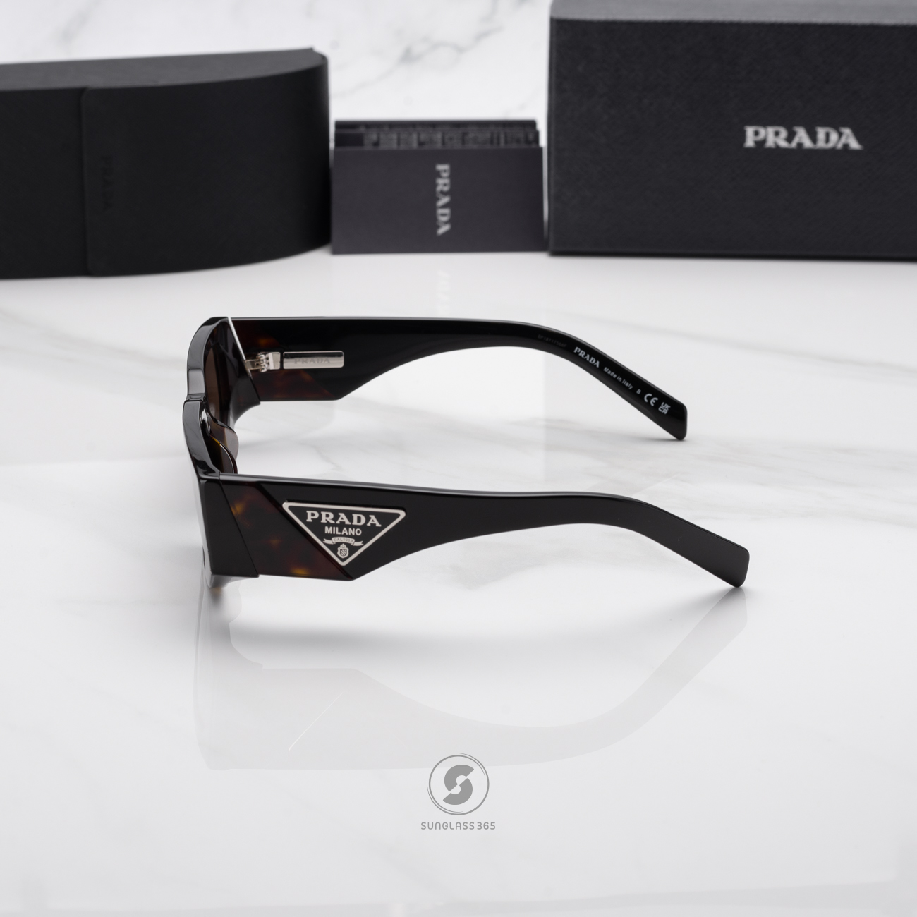 แว่นกันแดด PRADA PR09ZSF 2AU06B