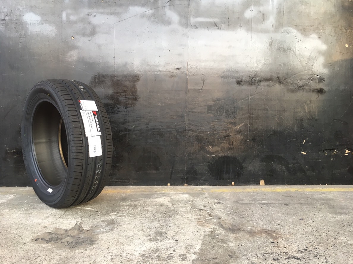 YOKOHAMA BLUEARTH ES32 215/55-17 มาใหม่ ราคาพิเศษ