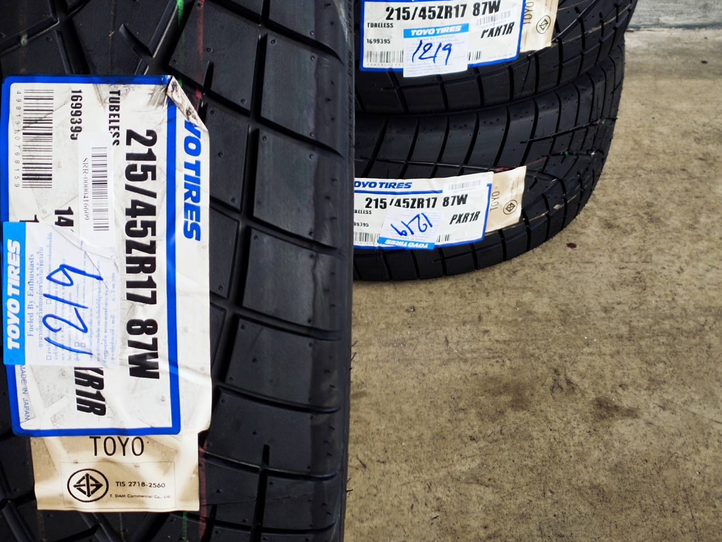 TOYO 215/45ZR17 87W R1R MAXLOAD 545KG JAPAN
